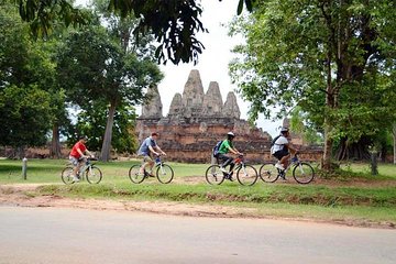 Full-Day Angkor Temple Bike Tour from Siem Reap Inclusive of Lunch