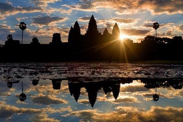 Angkor Wat Sunrise Tour with small group