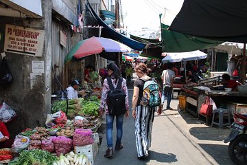 Look at Jakarta Local Experience Tour With Boating