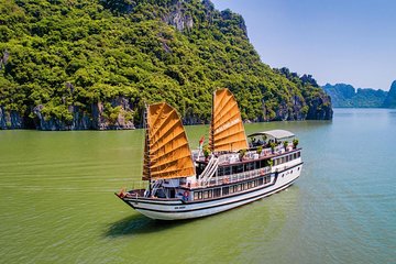 Bai Tu Long bay deluxe cruise 2D/1N: Kayaking, swimmig, Full Meals & best prices