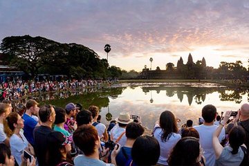 Angkor Wat Sunrise Small-Group Tour From Siem Reap - Free Hotel Pickup