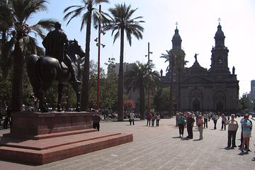 City Tour Santiago Walking + Typical Tastings + Teleférico and Funicular