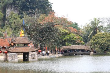 Day-tour to the Duong Lam ancient village