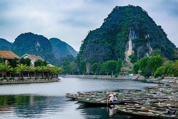 Small Group Ninh Binh Tour: Hoa Lu Tam Coc Full Day Tour from Hanoi