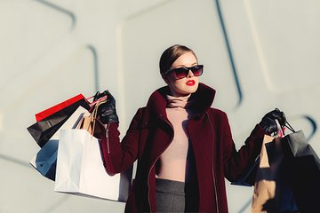 PARIS : Day of shopping with private driver to discover French luxury boutiques