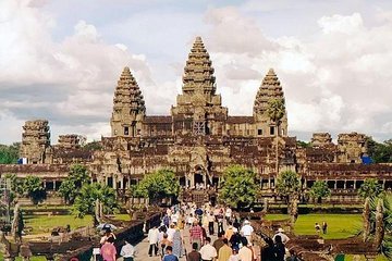 Siem Reap Sunrise Small-Group Tour of Angkor Wat