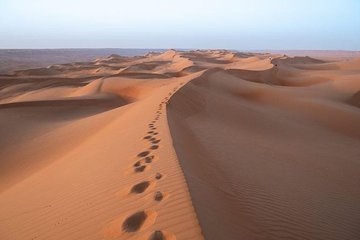 Sunset in Al Wahiba Sands. (Sunset at the desert)