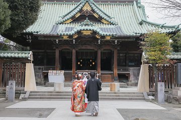 Kimono wedding photo shot in Shrine ceremony and garden