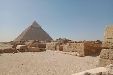 Giza Pyramids, Valley Temple and Sphinx Private Tour