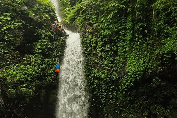 Intermediate canyoning trip in Bali " Samba canyon "