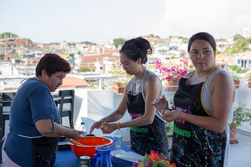 Cooking Class 4 Hours with a local Mom in Cartagena