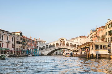 ANGLE - Photo Session in Venice With Local Photographer