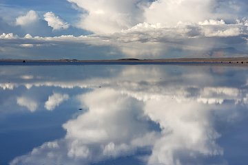 Salar de Uyuni + Bus bed La Paz-Uyuni round trip + Breakfast Tours 1 day