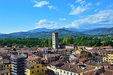 2-Hours Relax Walking Tour Through Lucca