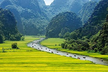 Ninh Binh Day Tour: Hoa Lu - Tam Coc - Mua Cave via Boat & Bike