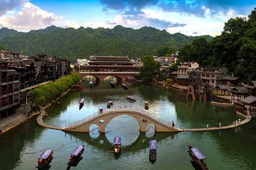 2 Days Relax Tour to Fenghuang Ancient Town from Zhangjiajie