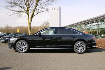 Audi A8 Chauffeur Car Melbourne Airport To CBD
