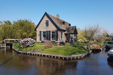 Giethoorn Small-Group Tour from Amsterdam (Max. 8 People)