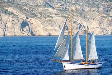 Sailing day in the heart of the Calanques