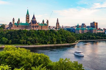 Ottawa Small Group Night Tour with River Cruise + Light Show