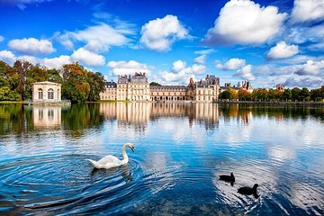 Fontainebleau Castle Half-Day Tour from Paris