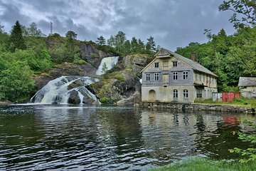 SEVEN WATERFALLS TOUR: Private roundtrip to the Hardanger Fjord, 12 hours
