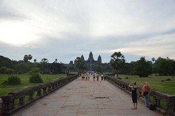 To explore Angkor Wat for 3 days