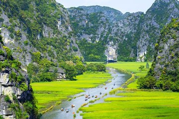 Ninh Binh Private Tour : Hoa Lu Citadel & Tam Coc Boat Trip with Short Cycling