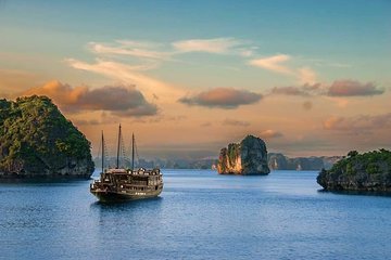 Full-Day Guided Tour of Lan Ha Bay and Ha Long Bay from Hanoi