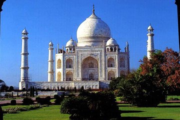 Woman's Special: Overnight Taj Mahal Tour With Female Companion From Delhi