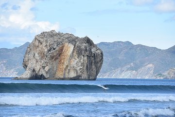 Witches Rock Surf Tour by Boat for ADVANCED surfers