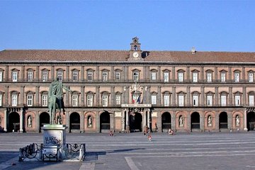 Private Walking Royal Tour of Naples: Castles and Kings