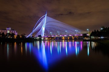 Putrajaya Tour By Night with Putra Lake Cruise 
