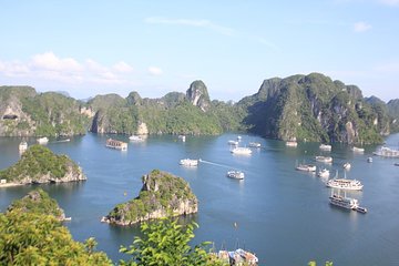 Halong bay Full Day Cruise trip: kayaking, surprise cave, titop island, lunch