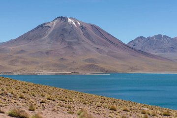 Full day Altiplanic Lagoons + Red stones viewpoint + Salar de Atacama