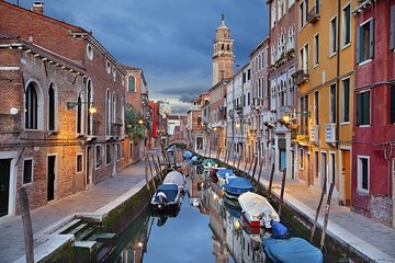 Discover secrets and hidden gems of Venice with a local: sightseeing small group