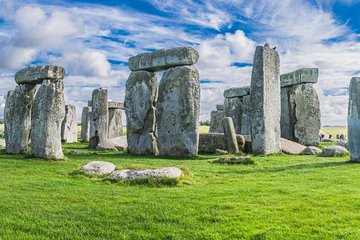 Stonehenge Half-Day Tour from London with Admission & Snack Pack