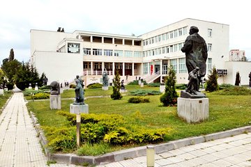 Self-guided Tour in the Museum of Socialist Art