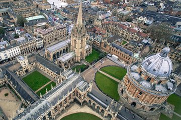 Private Walking Tour: Oxford Highlights, including entry to one College