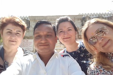 Fatehpur Sikri and Stepwell Private Tour from Agra to Jaipur