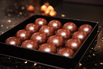 Private Molded Bonbons Chocolate making class in Paris