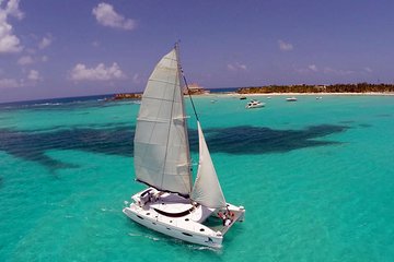 Catamaran party Cancun to Isla mujeres