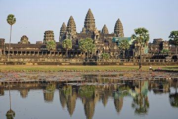 Private Tuk Tuk Tour of Angkor Wat and Bayon Temples