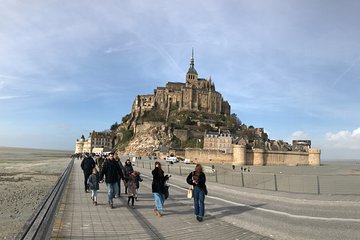 Mont-Saint-Michel Private Day Trip in Luxury Vehicle from Paris