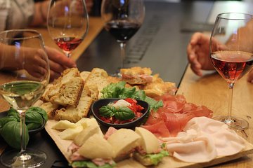 Historical Naples with Final Aperitif: Culture, History & Food