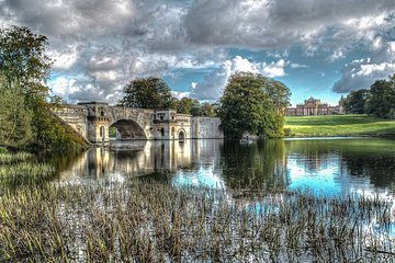 Private Blenheim Palace, the birthplace of Winston Churchill, Tour from London.