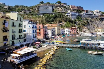 Private transfer from/to Naples to/from Sorrento with Hotel pick-up and drop off