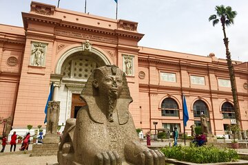 From Hurghada to Pyramids of Giza, Egyptian Museum, Lunch & Guide