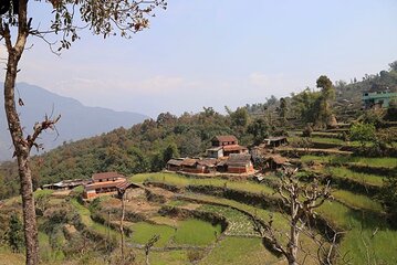 Easy half day hiking to Astham