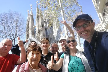 Sagrada Familia & Montserrat Small Group Tour with Hotel pick-up